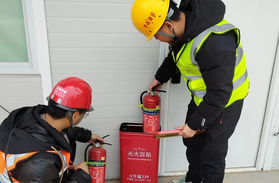 應對低溫雨雪冰凍天氣 市政建設人在行動